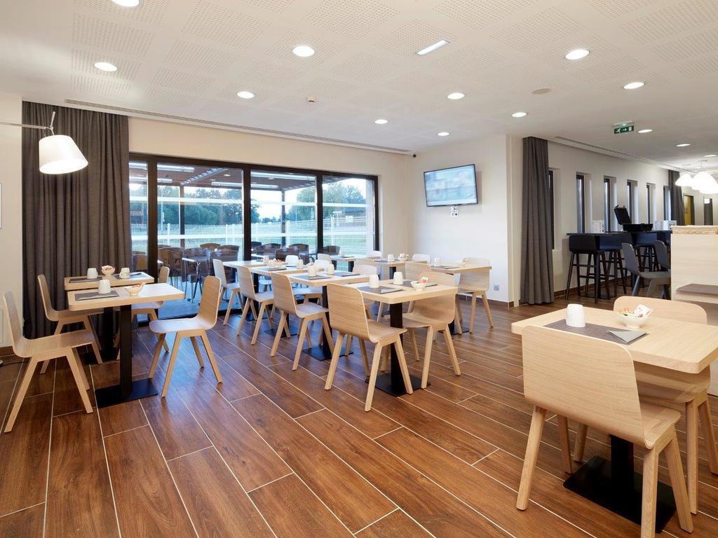 Kyriad Prestige Pau - Palais Des Sports Екстер'єр фото