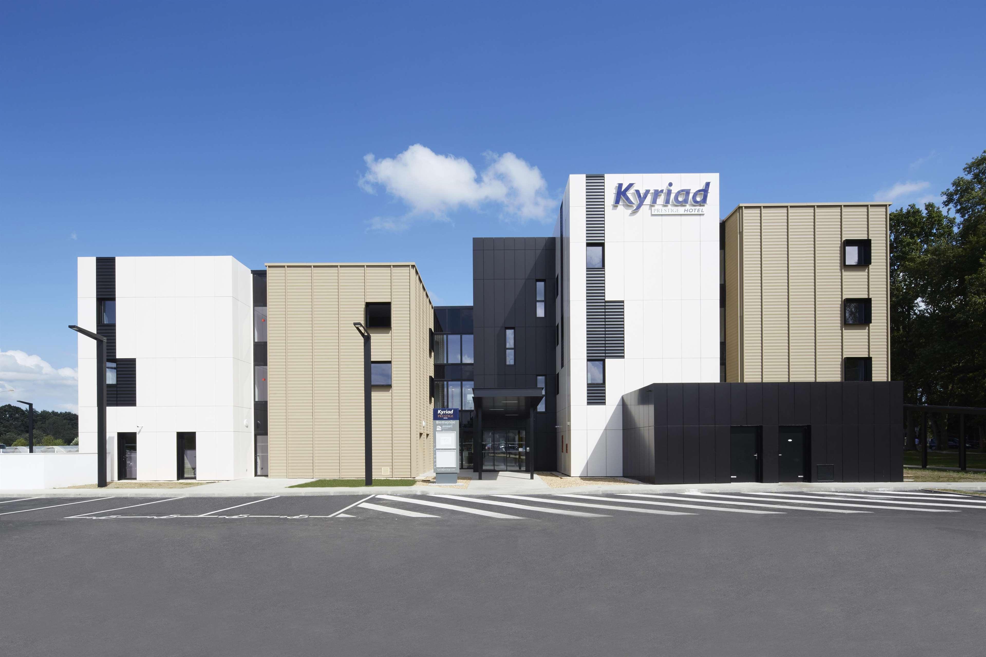 Kyriad Prestige Pau - Palais Des Sports Екстер'єр фото