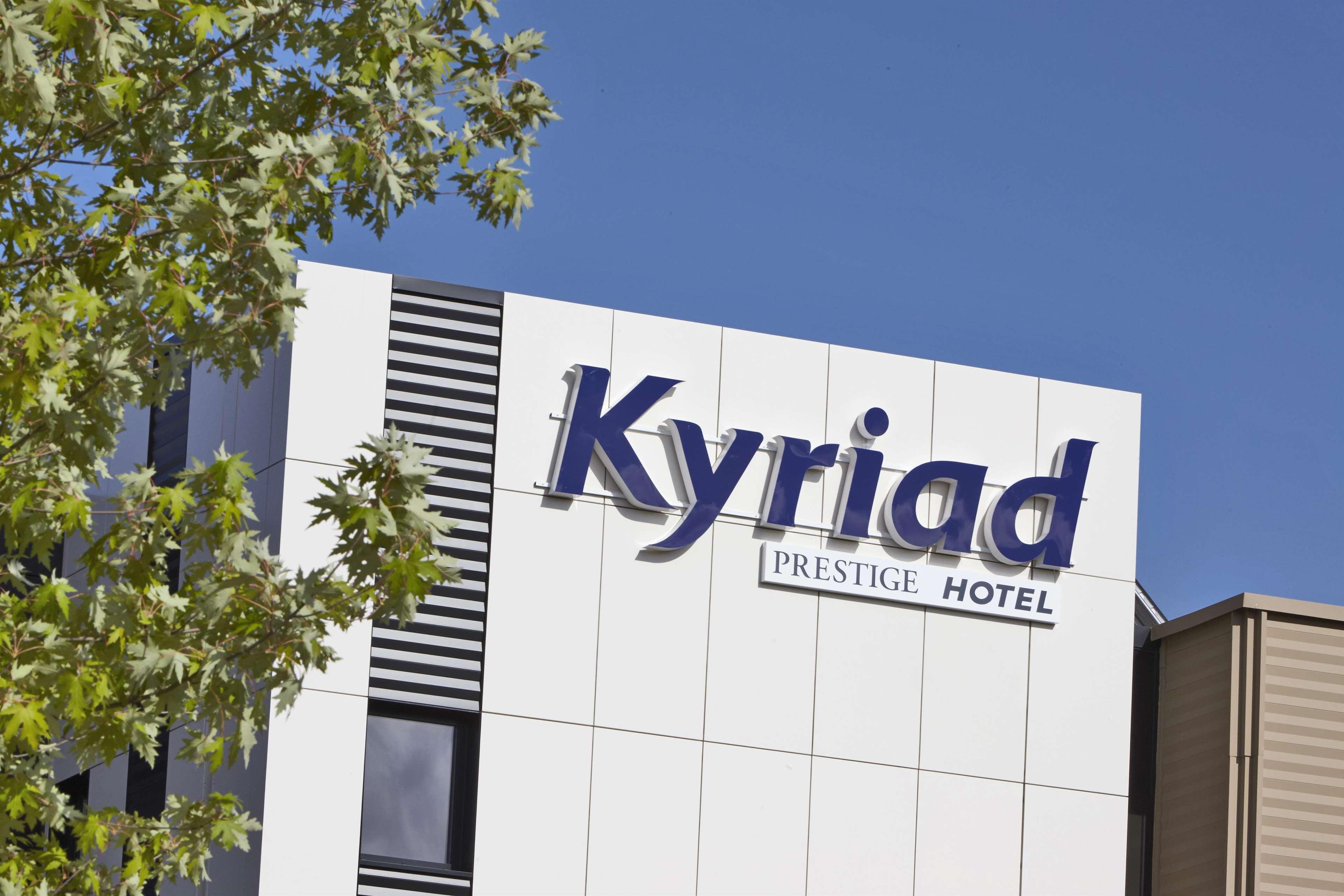 Kyriad Prestige Pau - Palais Des Sports Екстер'єр фото