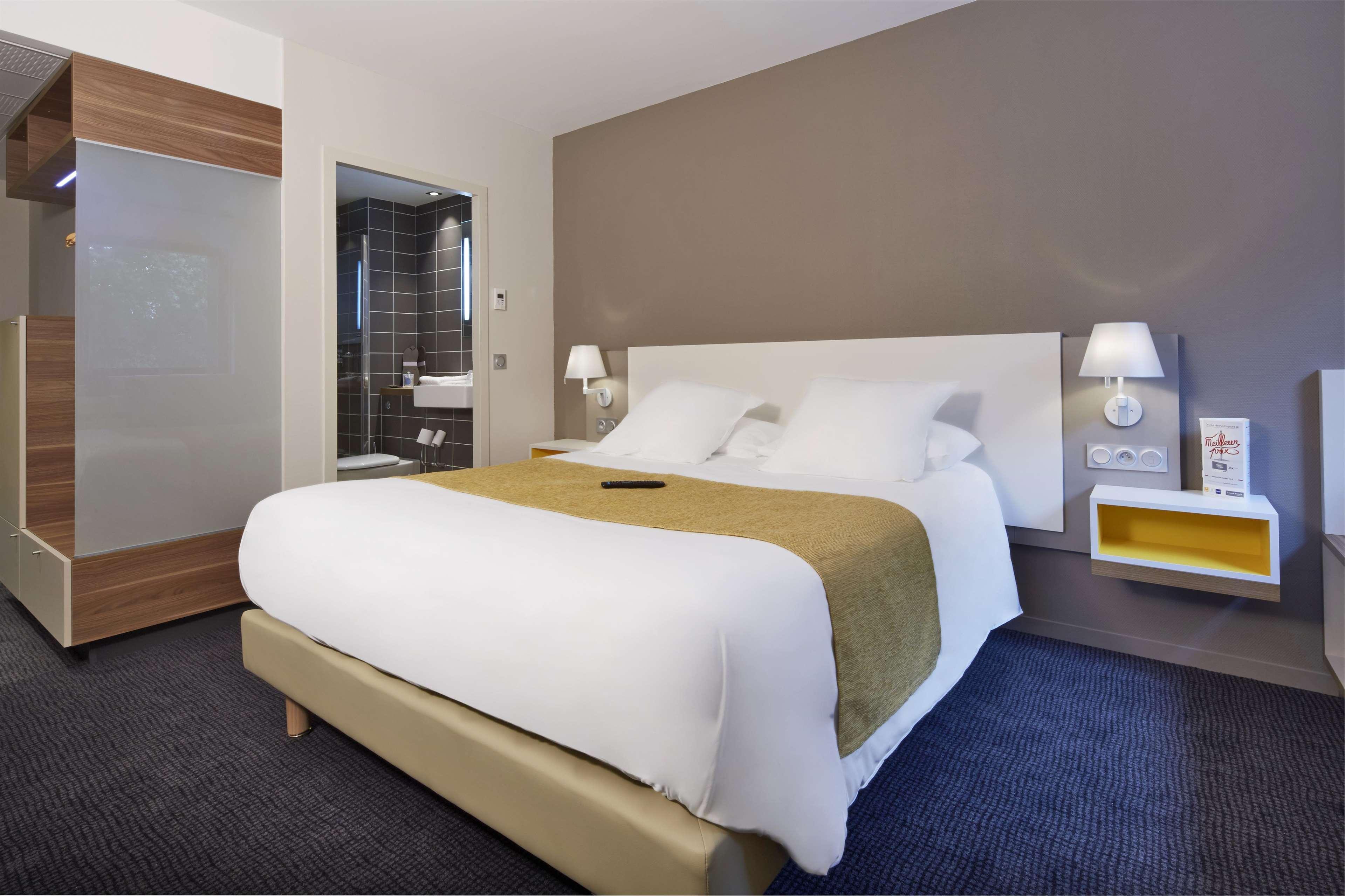 Kyriad Prestige Pau - Palais Des Sports Екстер'єр фото