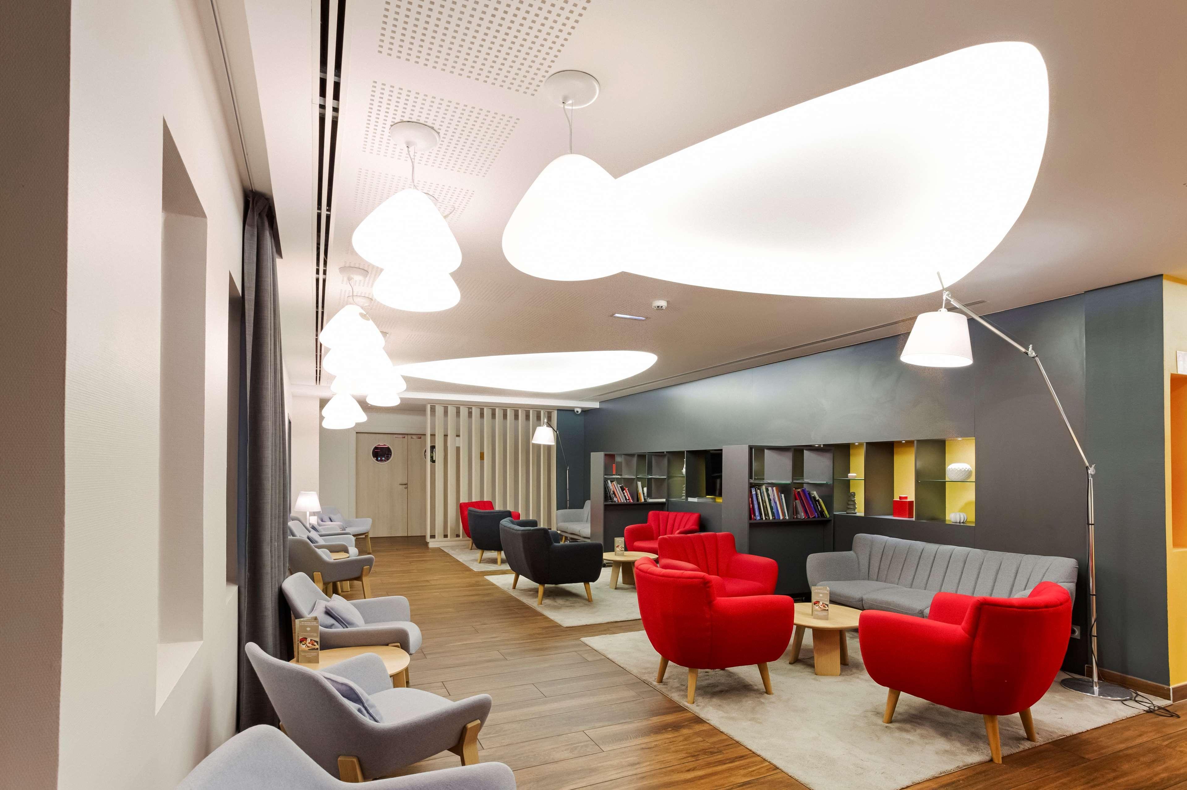 Kyriad Prestige Pau - Palais Des Sports Екстер'єр фото