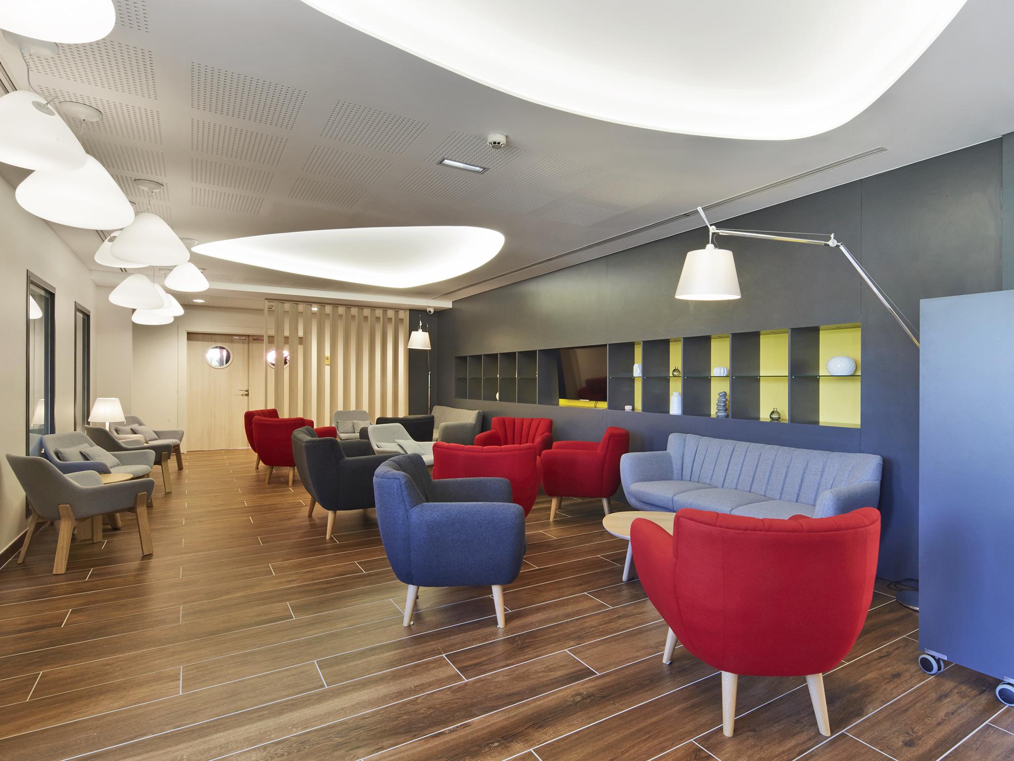 Kyriad Prestige Pau - Palais Des Sports Екстер'єр фото