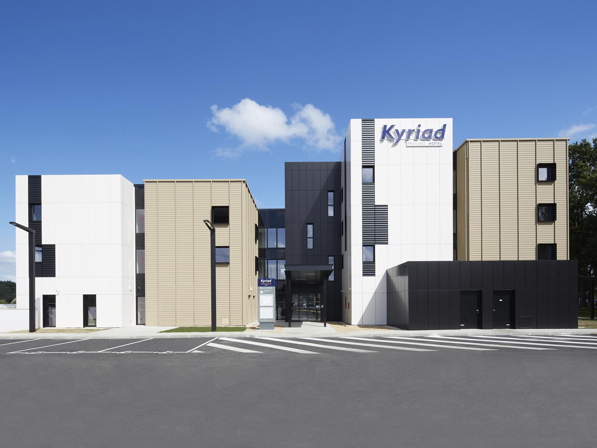 Kyriad Prestige Pau - Palais Des Sports Екстер'єр фото