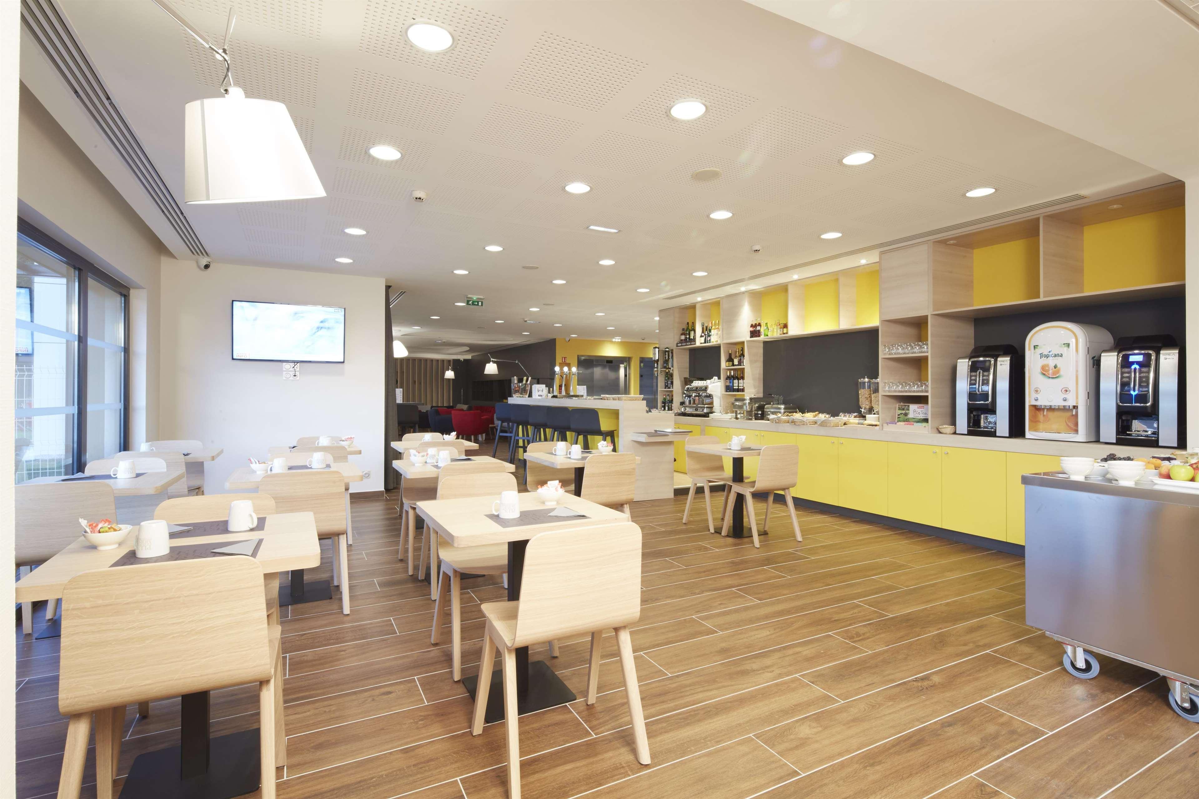 Kyriad Prestige Pau - Palais Des Sports Екстер'єр фото