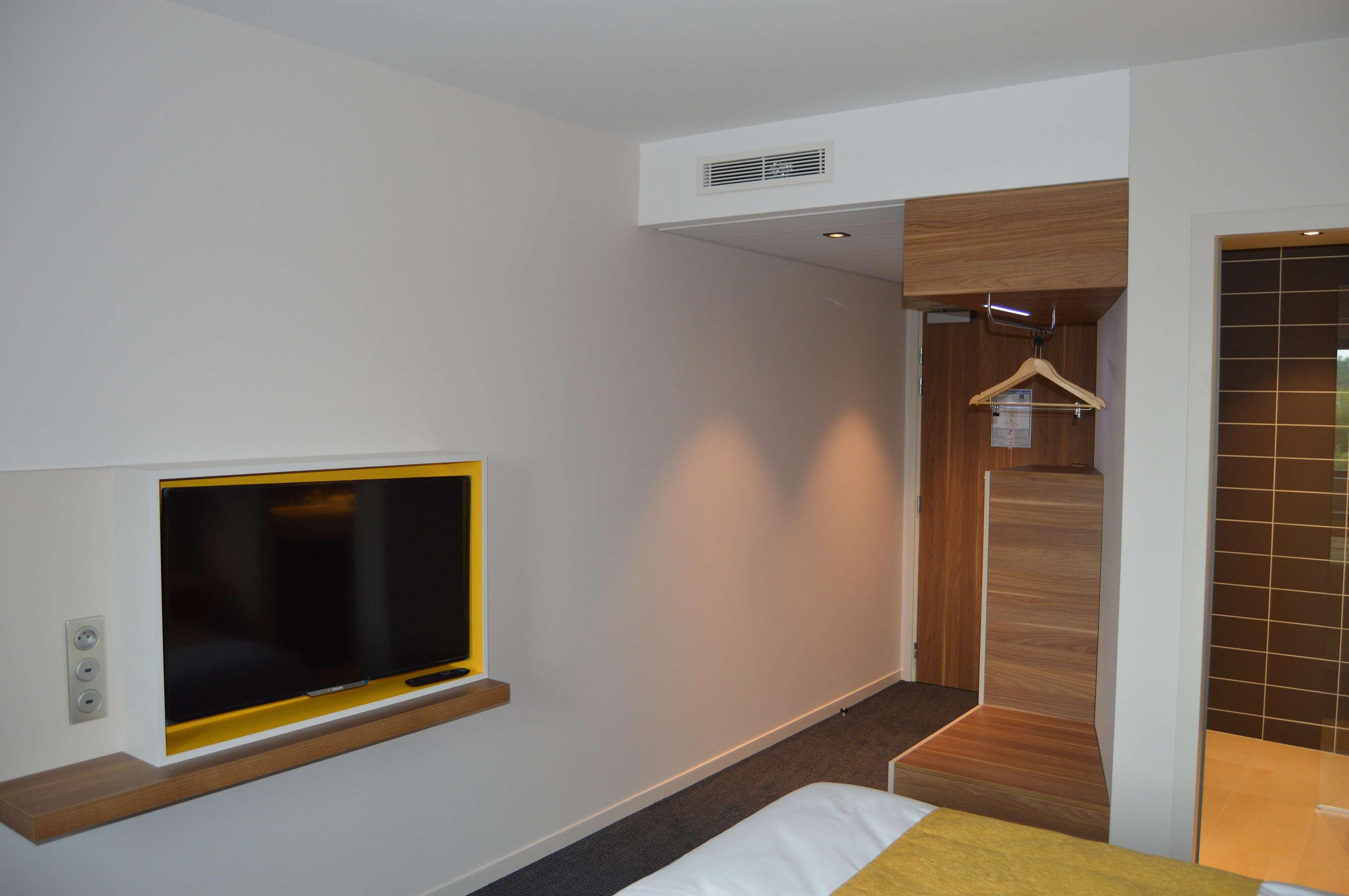 Kyriad Prestige Pau - Palais Des Sports Екстер'єр фото