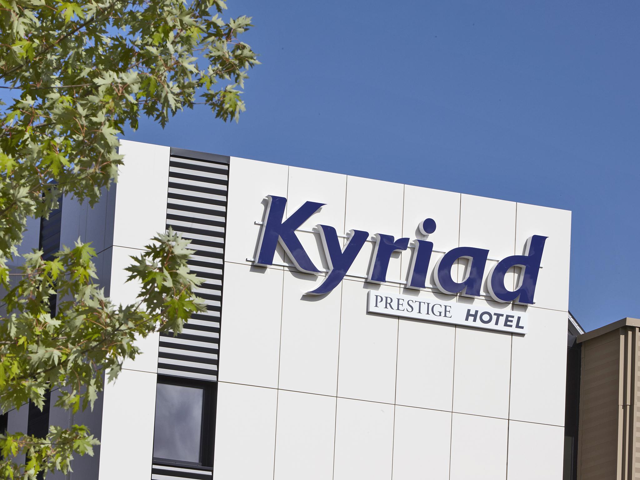 Kyriad Prestige Pau - Palais Des Sports Екстер'єр фото