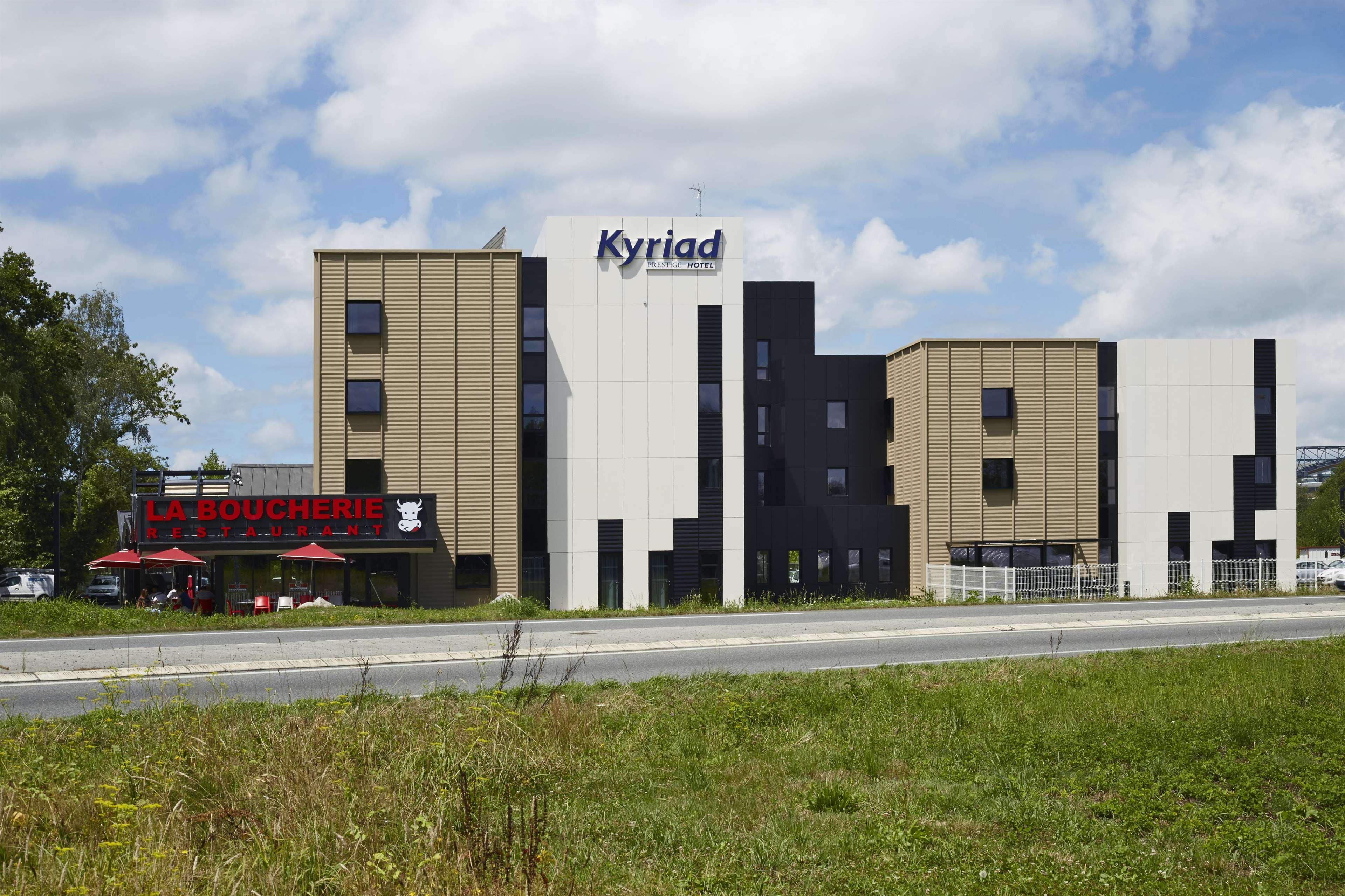 Kyriad Prestige Pau - Palais Des Sports Екстер'єр фото