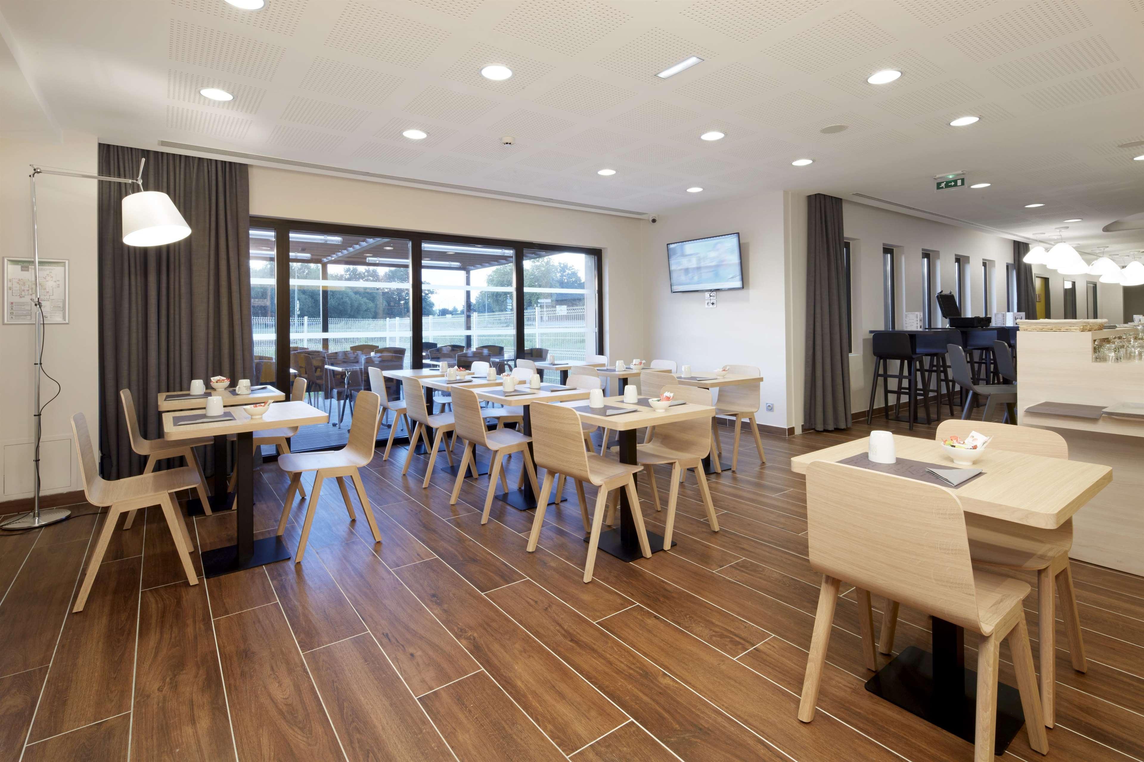 Kyriad Prestige Pau - Palais Des Sports Екстер'єр фото