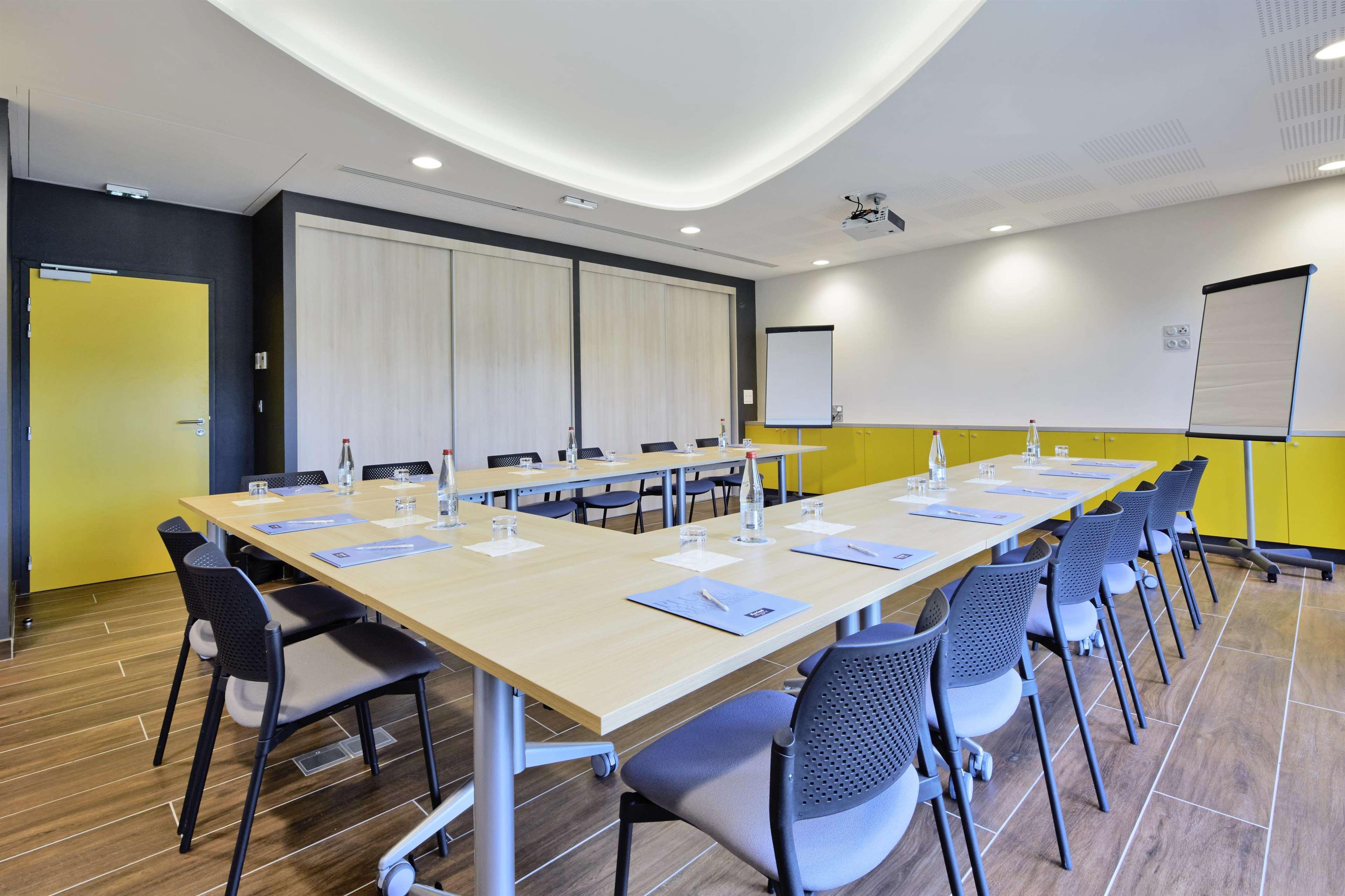 Kyriad Prestige Pau - Palais Des Sports Екстер'єр фото