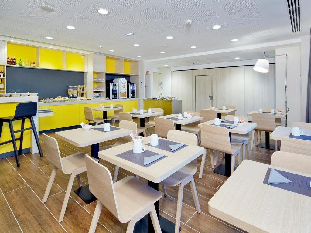 Kyriad Prestige Pau - Palais Des Sports Екстер'єр фото